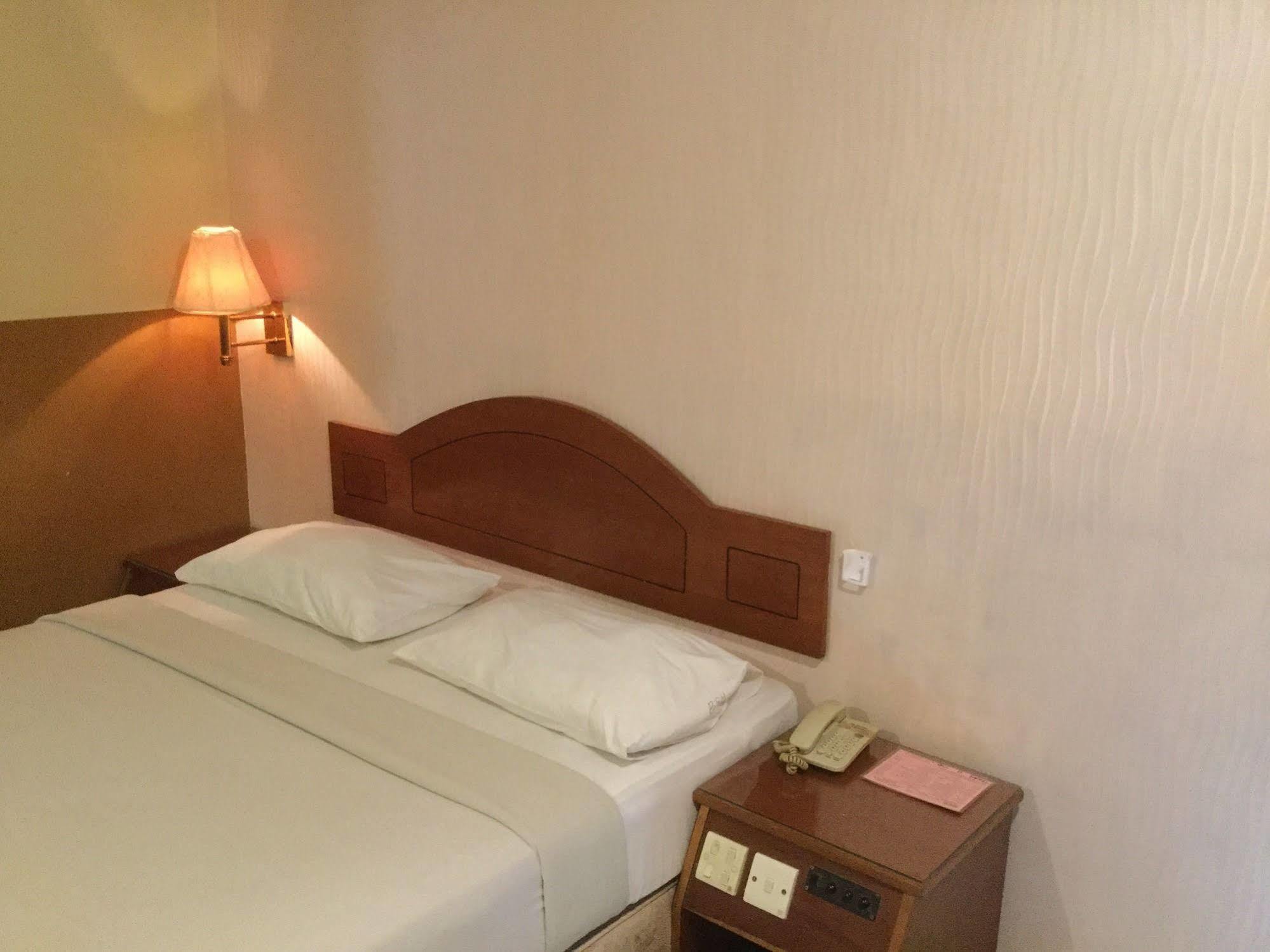 Batam Star Hotel Esterno foto